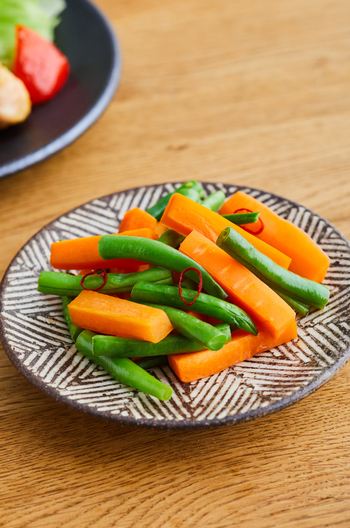 電子レンジで にんじんとさやいんげんのピリ辛蒸し