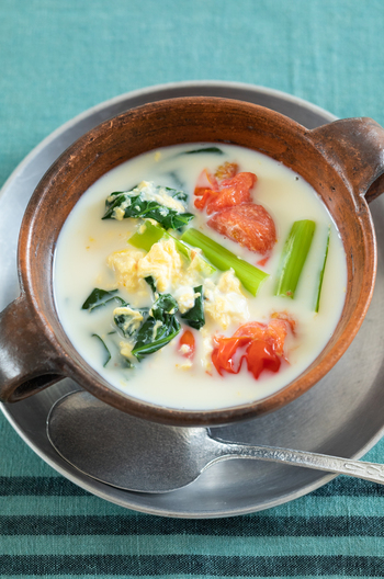 小松菜と卵の豆乳スープ