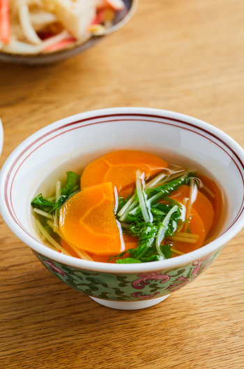 水菜とにんじんのピリ辛スープ