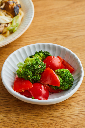 ブロッコリーとパプリカのごまあえ