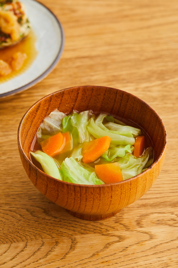 キャベツとにんじんのみそ汁