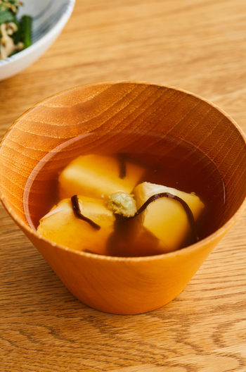 豆腐と塩昆布の即席スープ