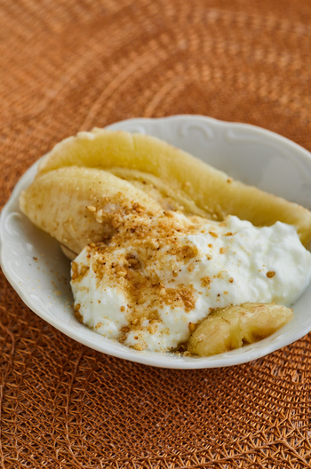 ホットバナナのごまヨーグルトがけ