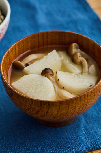 長いもとしめじのみそ汁