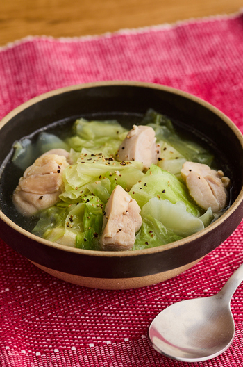 たっぷりキャベツと鶏肉のうま塩スープ