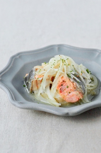 鮭とたまねぎのさっぱりマリネ