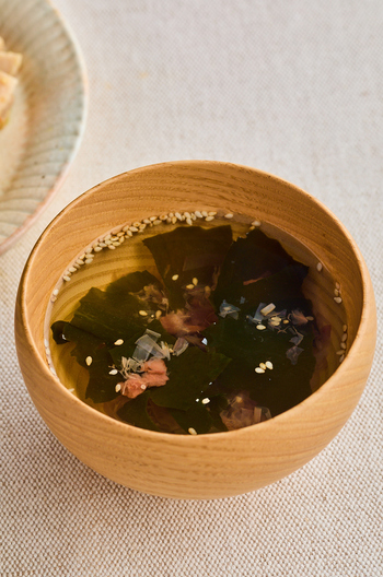 お湯を注ぐだけ わかめと梅のスープ