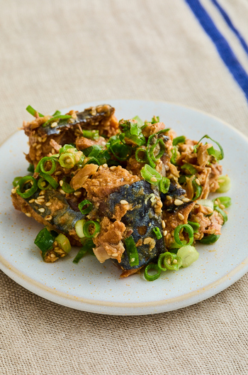 さばみそ缶のねぎまみれ