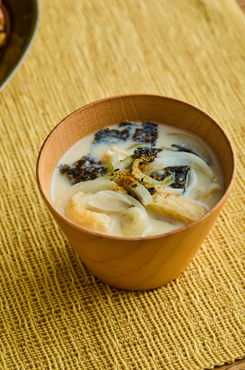 焼き海苔と玉ねぎの豆乳みそ汁