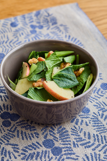 小松菜とりんごのサラダ