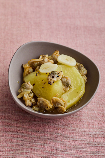 あさりとじゃがいものオイル蒸し