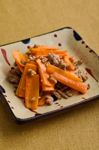 ひき肉とにんじんのオイスター炒め