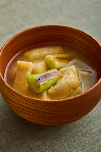 焼きねぎと油揚げのみそ汁