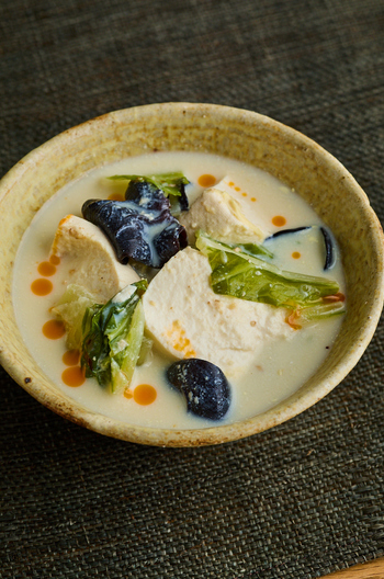 豆腐と白菜のうま辛豆乳スープ