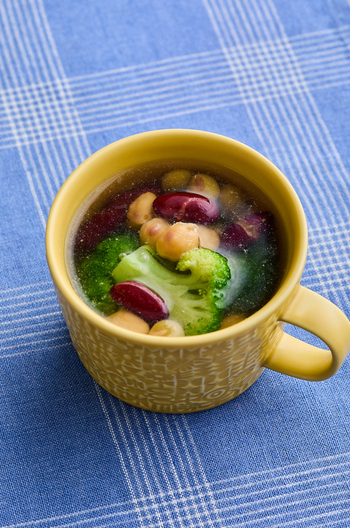 豆とブロッコリーのコンソメスープ