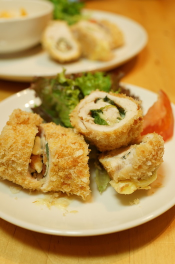 チーズと梅の揚げないチキンカツ