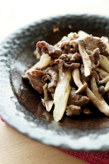 牛肉とセロリのオイスターソース炒め