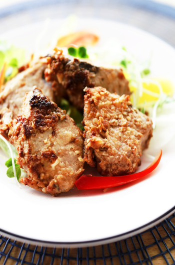 カツオのキムチから揚げ たっぷり生野菜添え