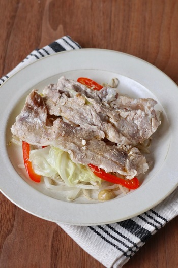 豚肉と野菜の塩麹蒸し