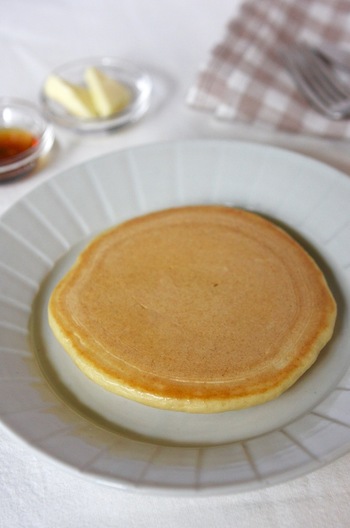 休日の朝食に もっちり牛乳ホットケーキ