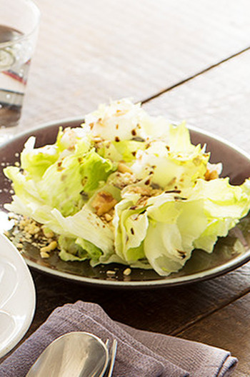 レタスサラダ　ナッツ添え