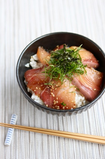 お刺身で ぶりの漬け丼