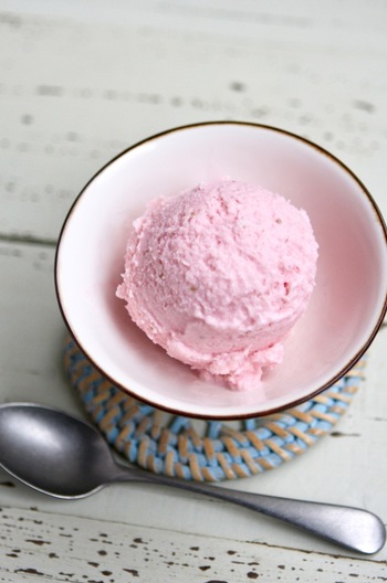 さっぱりフローズンいちごヨーグルトアイス