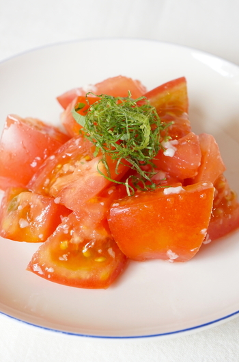 簡単トマトの塩麹サラダ