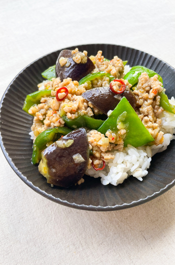 辛うま 麻婆茄子とピーマンのどんぶり