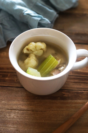 カリフラワーとセロリのスパイシースープ