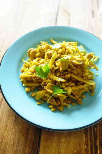 蒸し大麦とごぼうのカレーピラフ