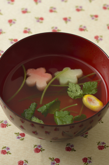 三つ葉とお麩のお吸い物