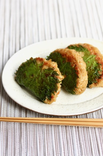 大豆と鶏ひき肉の大葉はさみ焼き