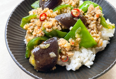 辛うま 麻婆茄子とピーマンのどんぶり
