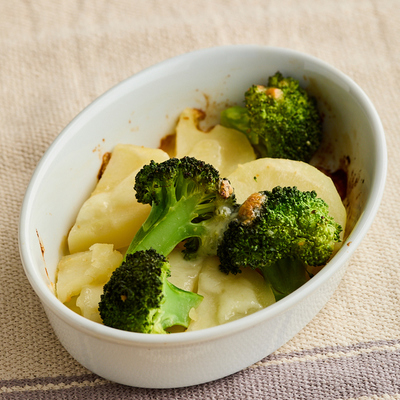 じゃがいもとブロッコリーのチーズ焼き