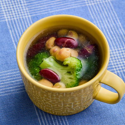 豆とブロッコリーのコンソメスープ