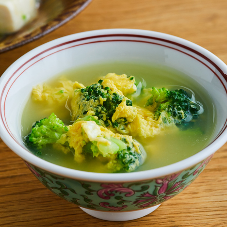 ブロッコリーとふわふわ卵の中華スープ
