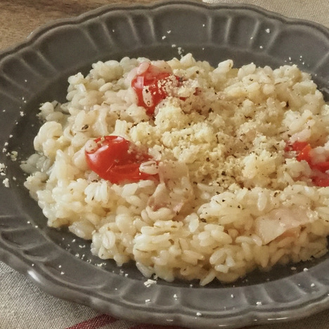 レンジで簡単　麦ご飯とミニトマトのリゾット