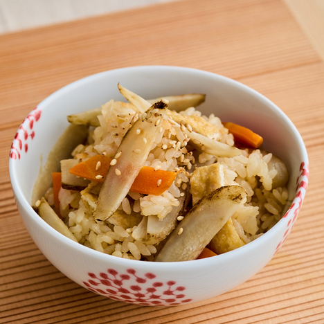 ごぼうと油揚げの炊き込みご飯