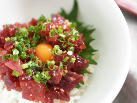 塩麹漬けまぐろのタルタルユッケ丼