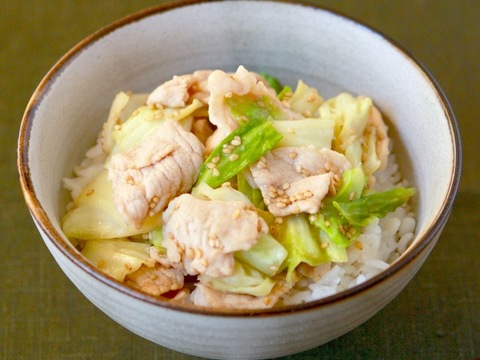 豚肉とキャベツのごまみそ丼