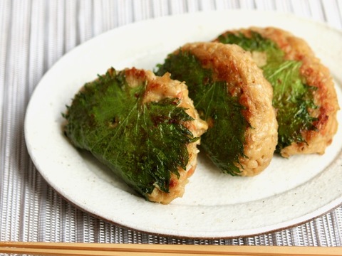 大豆と鶏ひき肉の大葉はさみ焼き