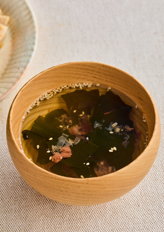 お湯を注ぐだけ わかめと梅のスープ