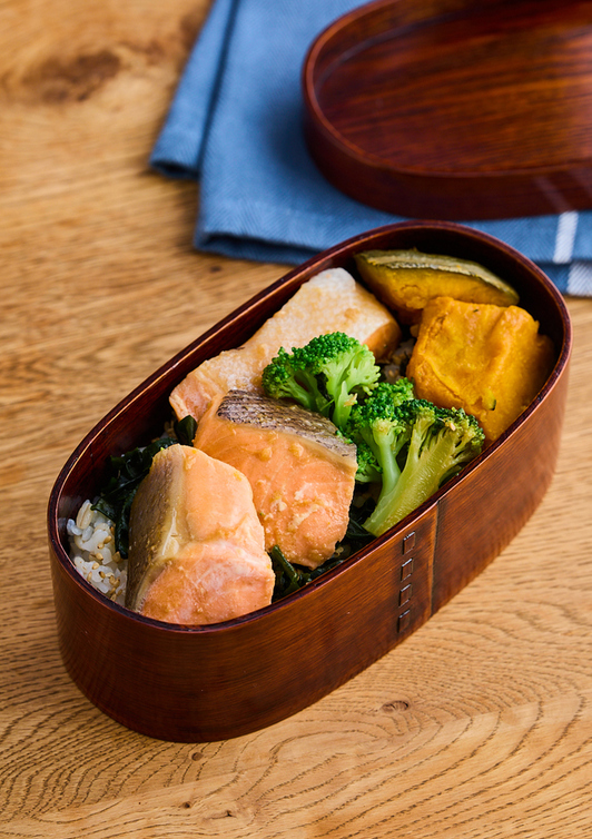 レンジで４分 鮭のしょうが蒸し弁当