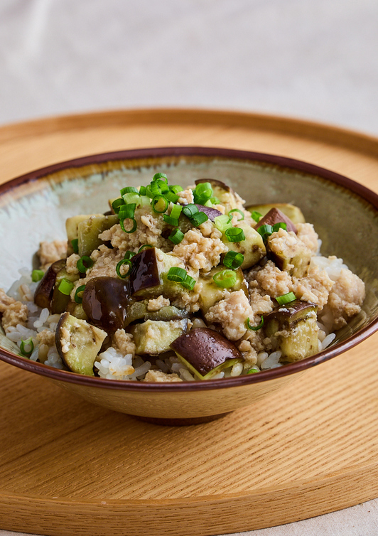 鶏ひき肉となすの和風あんかけ丼