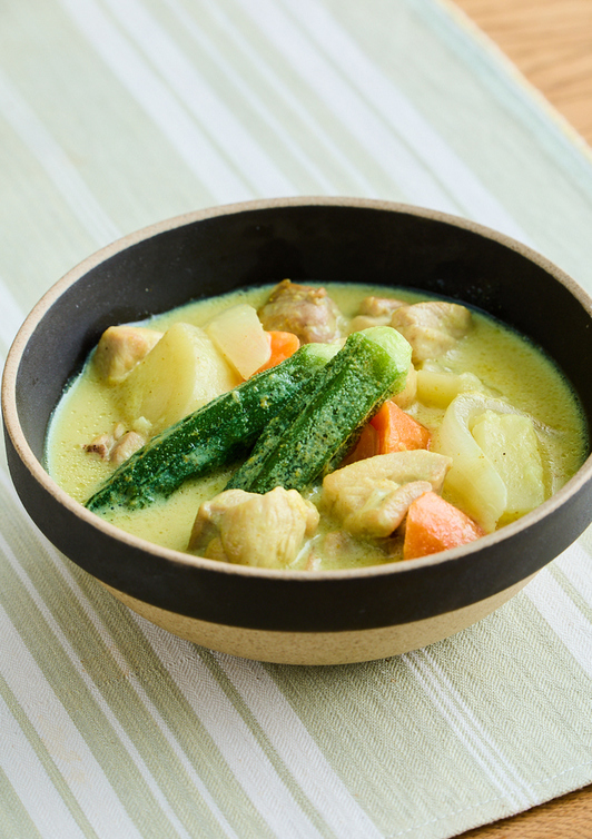 鶏肉と野菜の豆乳スープカレー