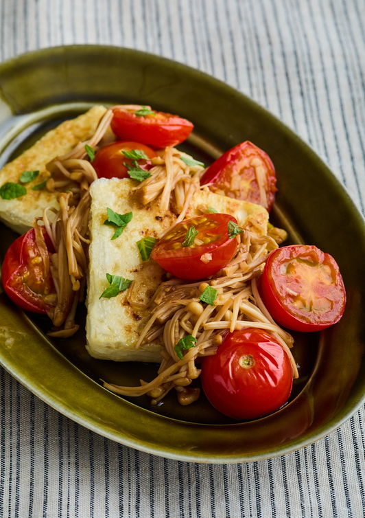 豆腐ステーキの和風トマトソースがけ