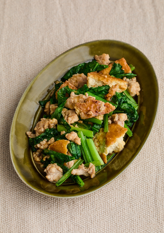 厚揚げと小松菜の甘辛そぼろ炒め