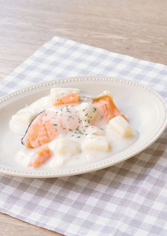 コンビニ食材で 鮭のクリームソースがけ