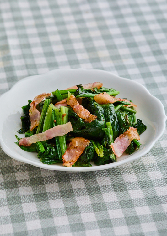 ほうれん草とベーコンのバター炒め